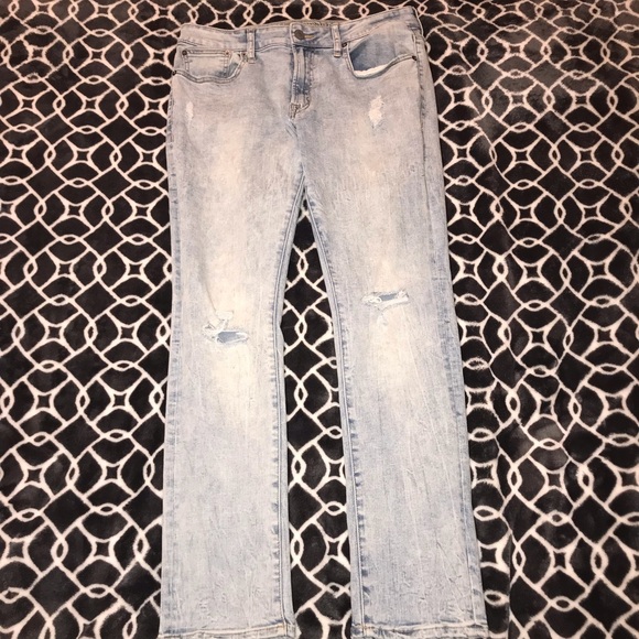 Distressed Light Wash AE Jeans - Picture 1 of 4